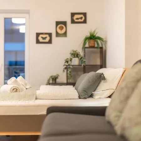 Jasminkas Host 2, Ruhig, Und Naturnah, Gratis Parkplatz Und Balkon * Saint-Gall