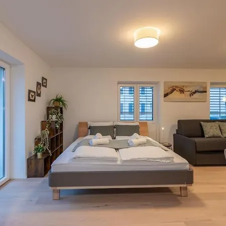 Jasminkas Host 2, Ruhig, Und Naturnah, Gratis Parkplatz Und Balkon * Saint-Gall