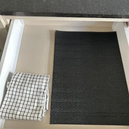 Jasminkas Host 2, Ruhig, Und Naturnah, Gratis Parkplatz Und Balkon Apartment