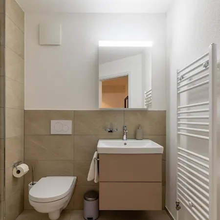 Apartment Jasminkas Host 2, Ruhig, Und Naturnah, Gratis Parkplatz Und Balkon